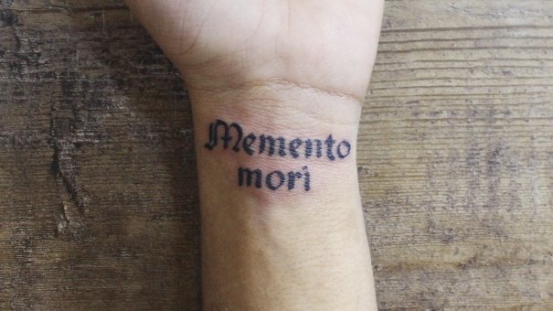 10 Awesome Minimalist Memento Mori Tattoos