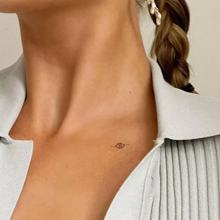 15 Collarbone Tattoo Ideas For Every Aesthetic And Style