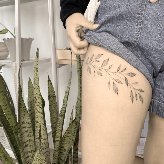 150 Amazing Hip Tattoos For Women