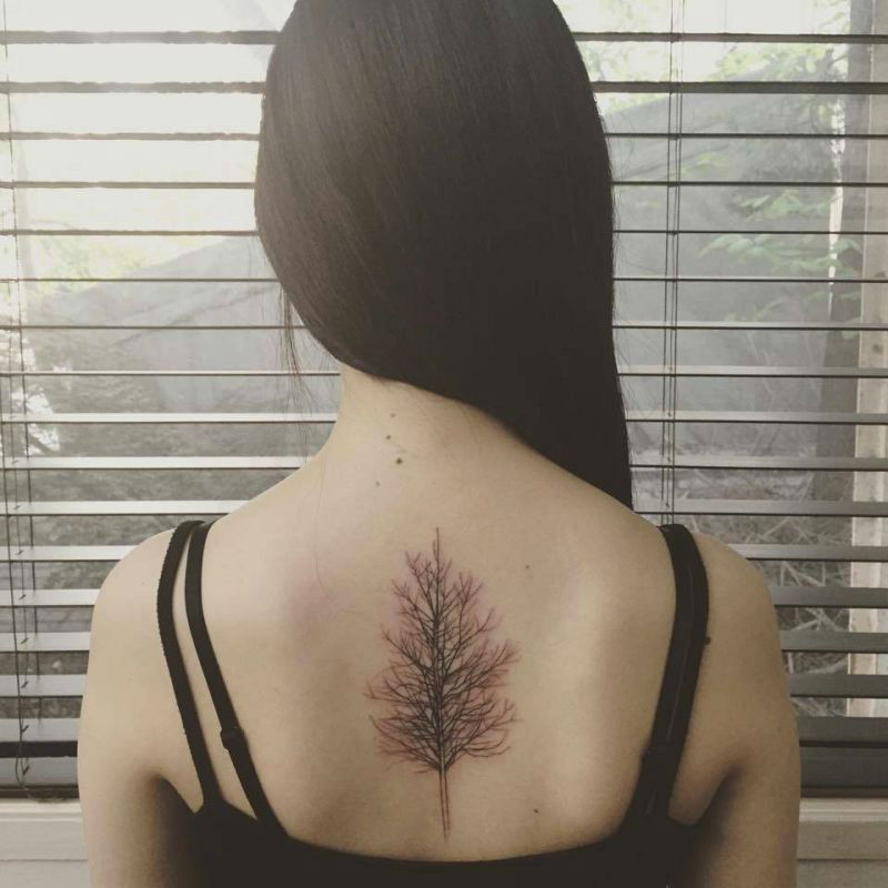 22 Awesome Upper Back Tattoos For Women Tattoosera