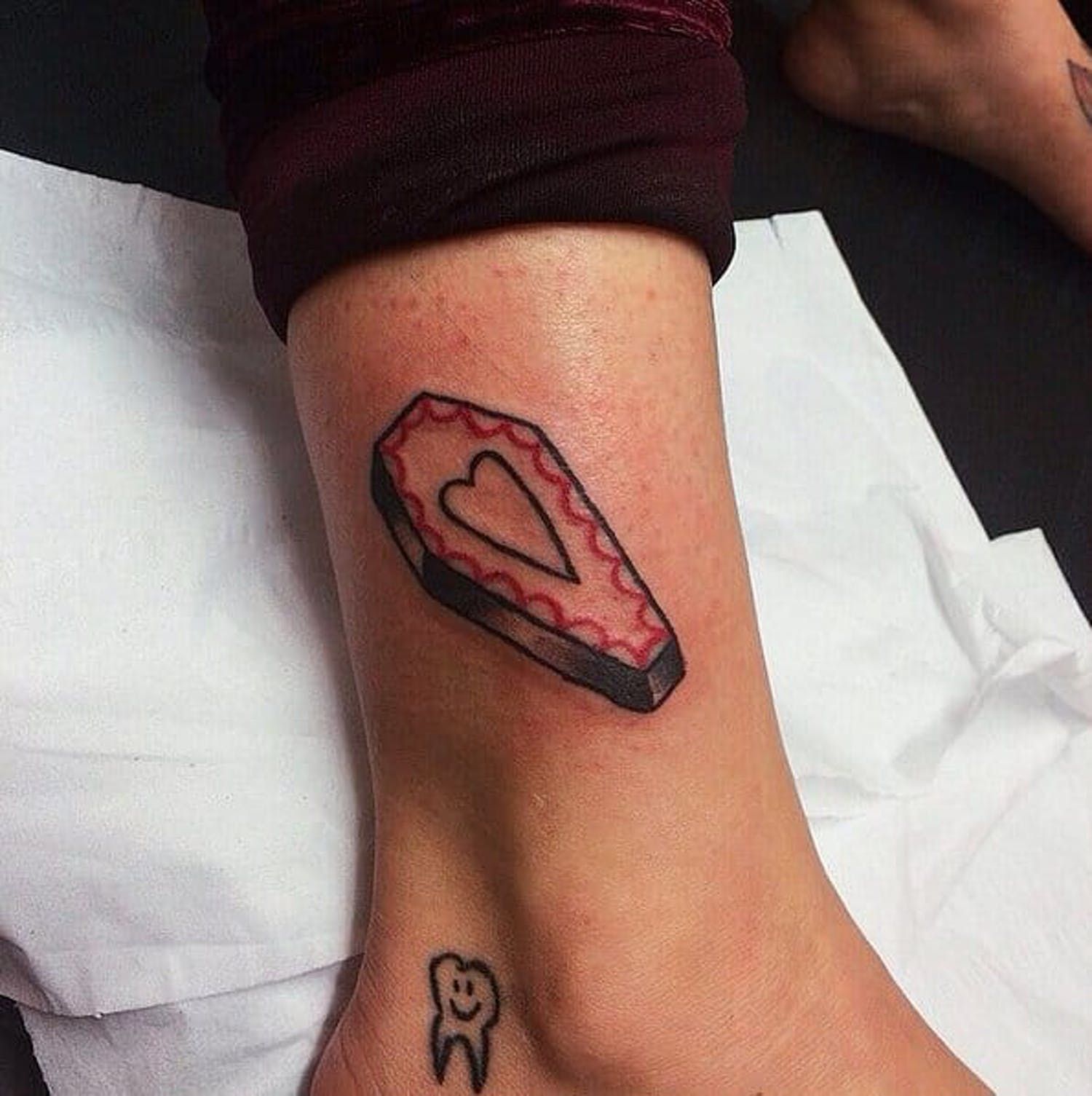 24 Adorably Spooky Tattoos For Macabre Fans Spooky Tattoos Halloween