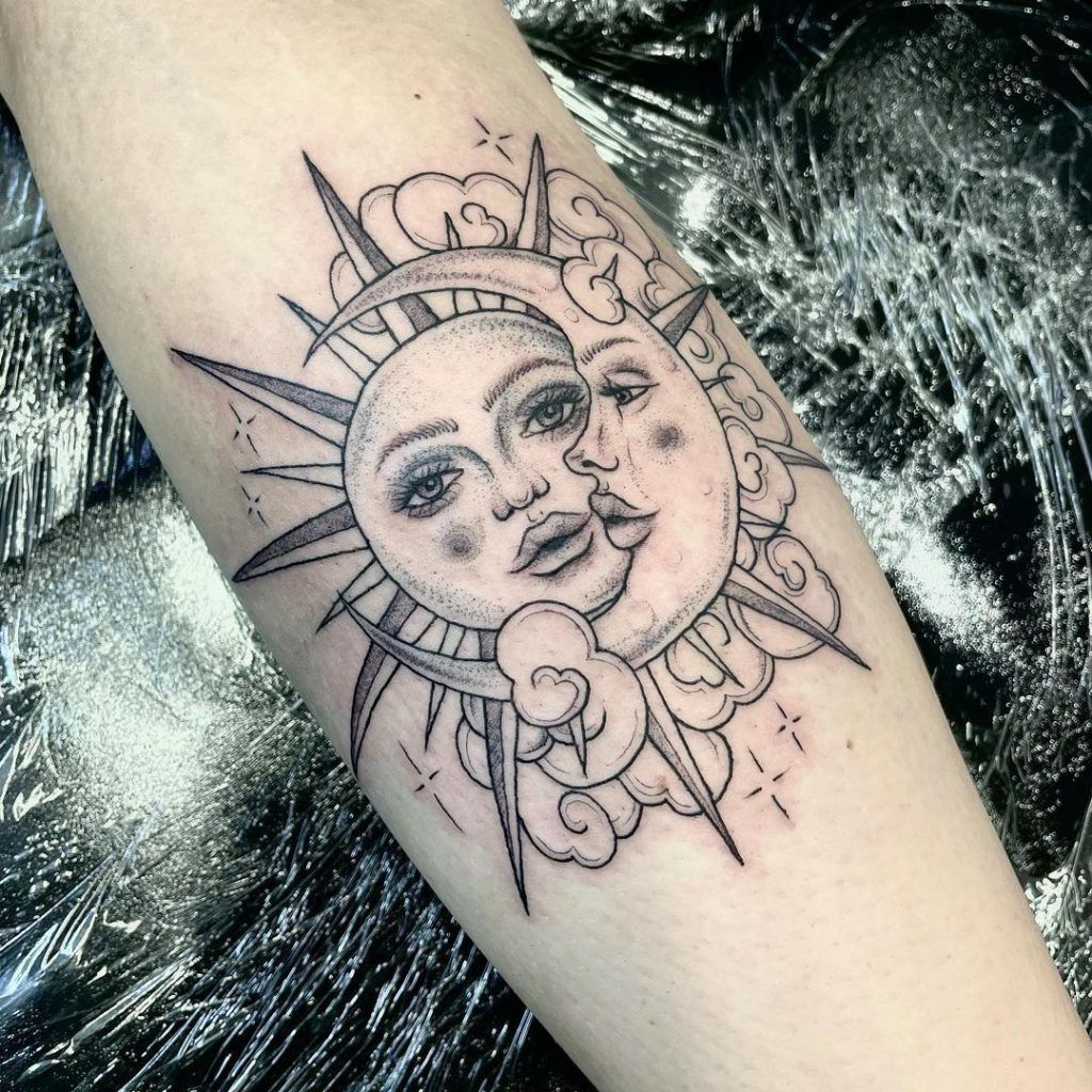 24 Sun And Moon Tattoo For Sky Lovers In 2021 Small Tattoos Ideas