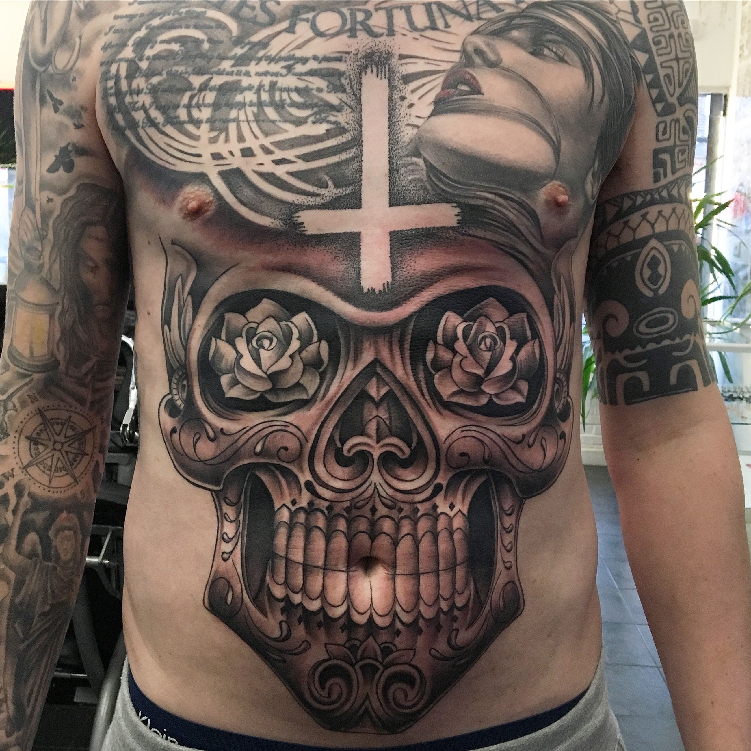 25 Stomach Tattoo Designs For Men Women The Trend Spotter