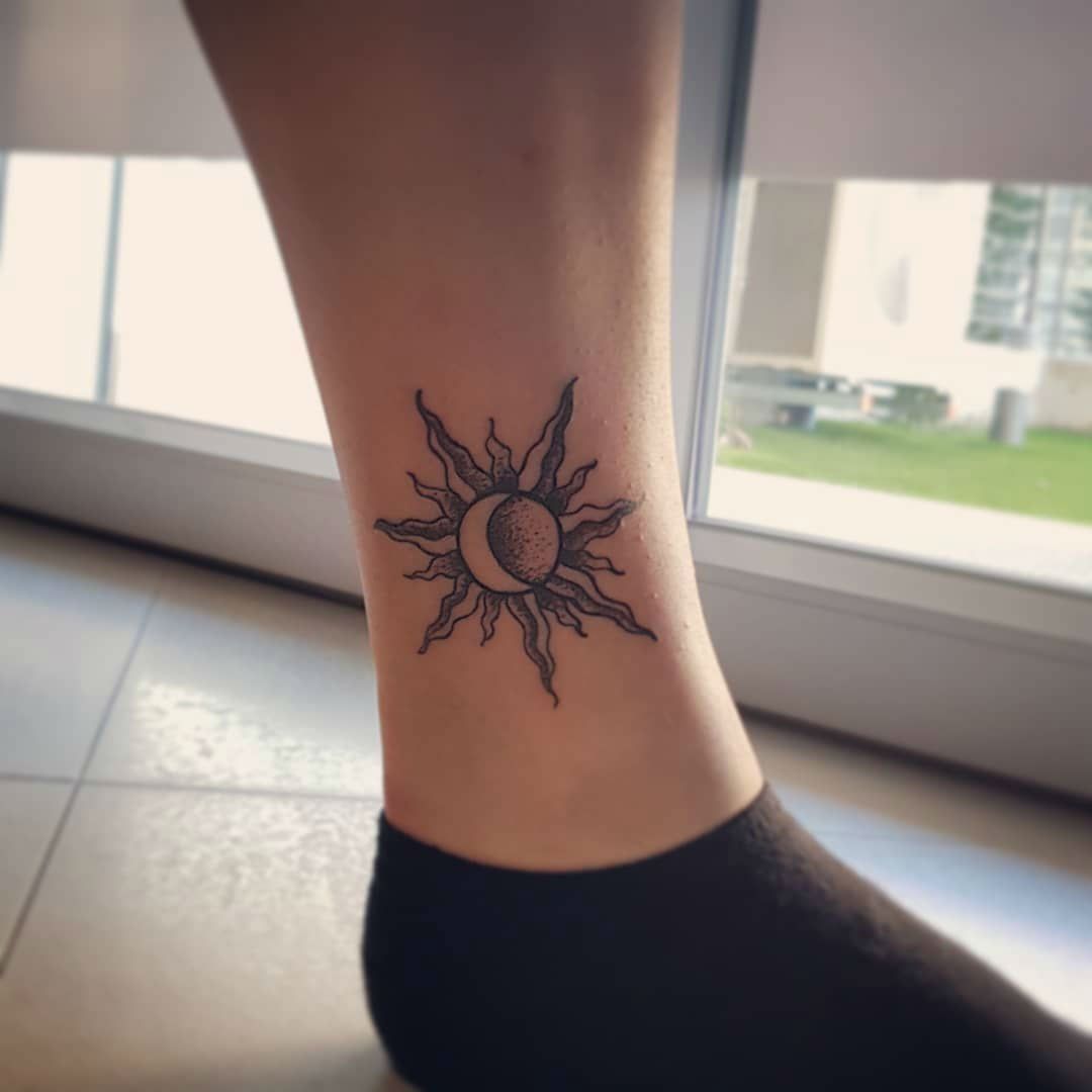 25 Sun And Moon Tattoo Design Ideas