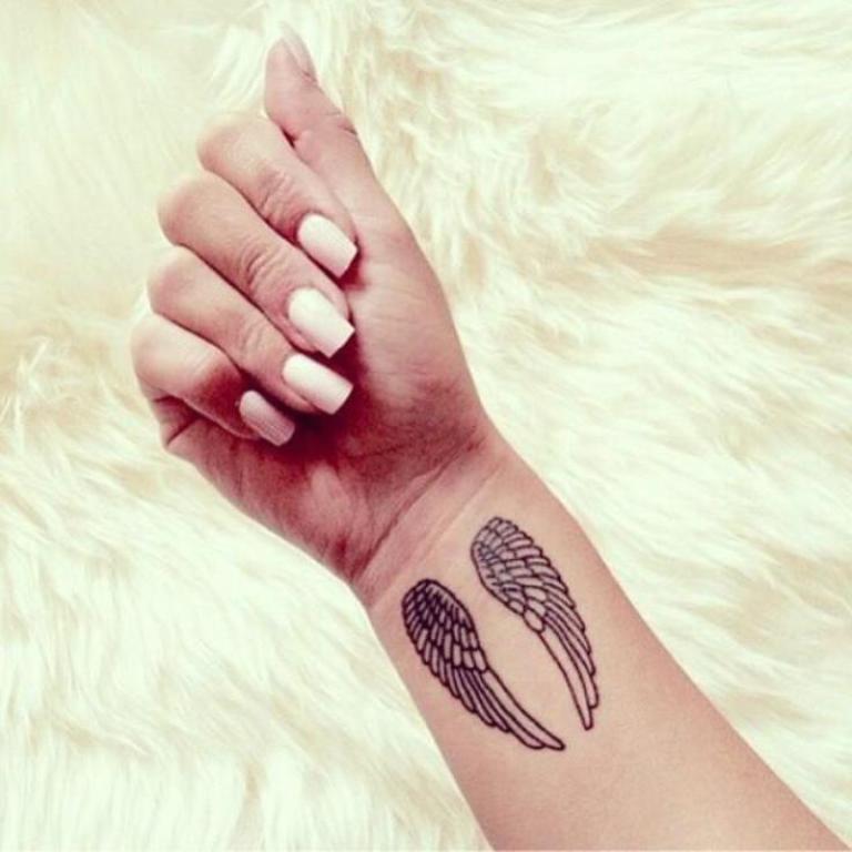 28 Elegant Angel Wings Tattoos On Wrists