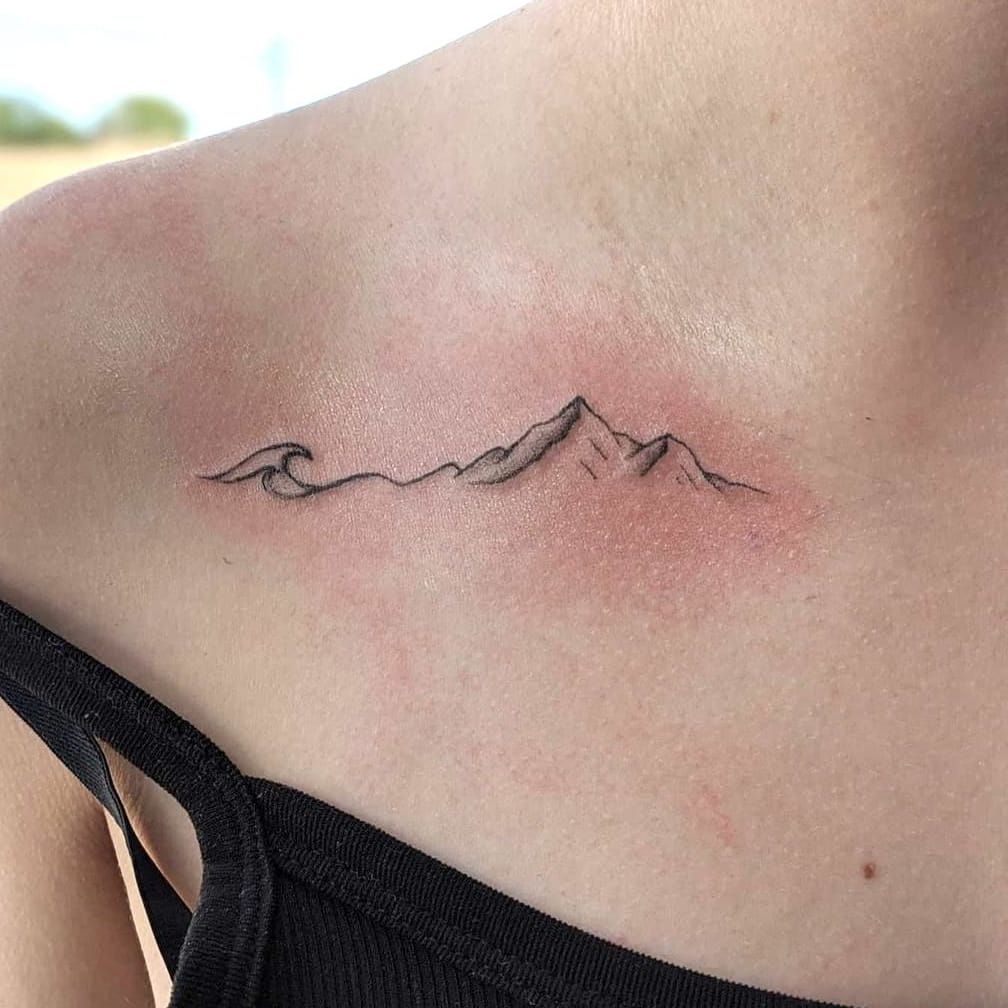 31 Appealing Collarbone Tattoo Ideas Ideasdonuts Feather Tattoo