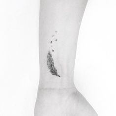 32 Small Feather Tattoo That Will Make You Want To Get Inked