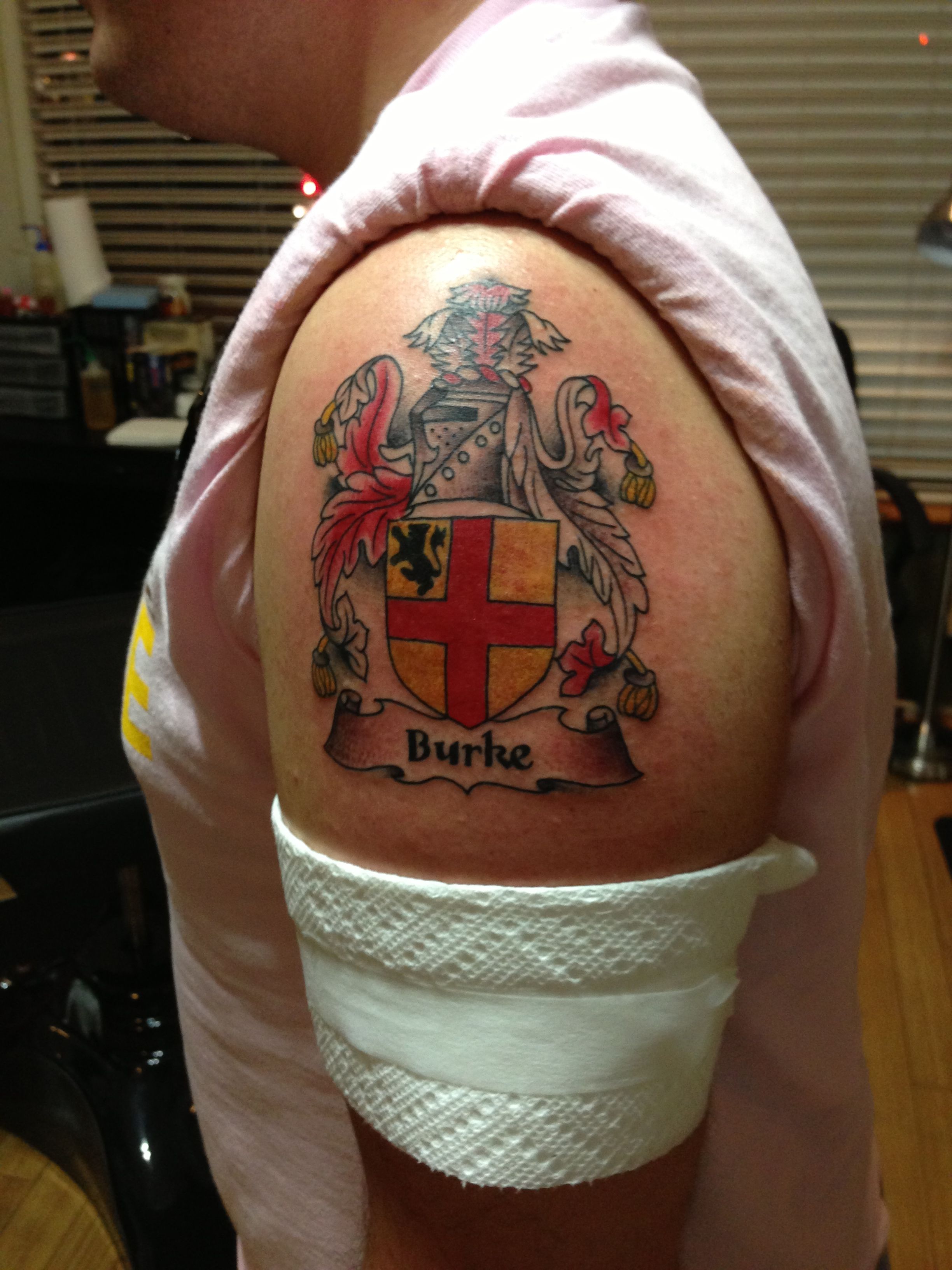 35 Coat Of Arms Tattoo Ideas Arm Tattoo Crest Tattoo Family Crest