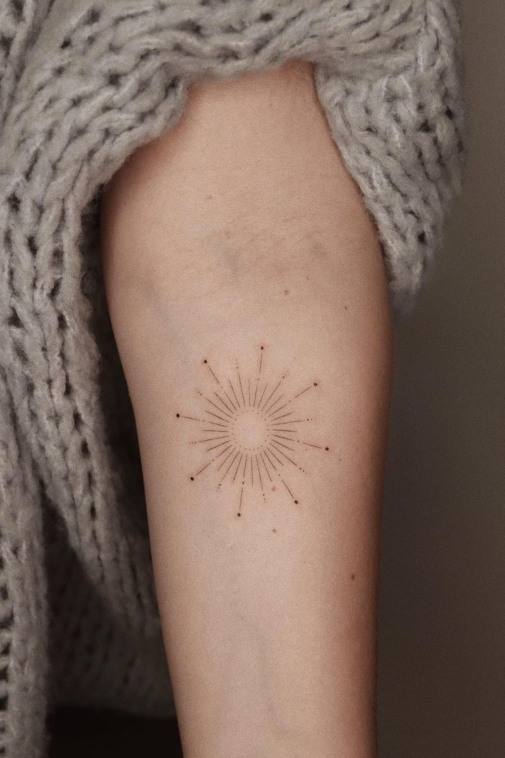 40 Brilliant Sun Tattoos For Women 2022 Guide Sun Tattoo Designs