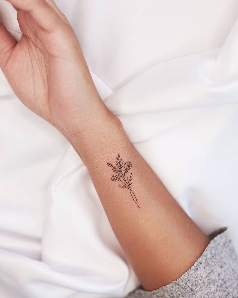 40 Cute And Tiny Floral Tattoos For Women Wrist Tattoo Tattoo And