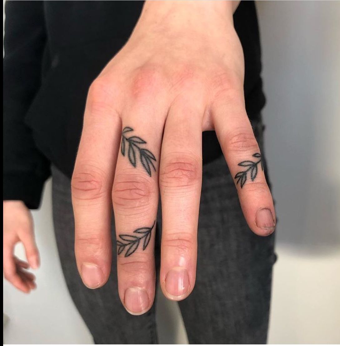 40 Finger Tattoo Design Ideas The Xo Factor Hand And Finger Tattoos Finger Tattoo Designs