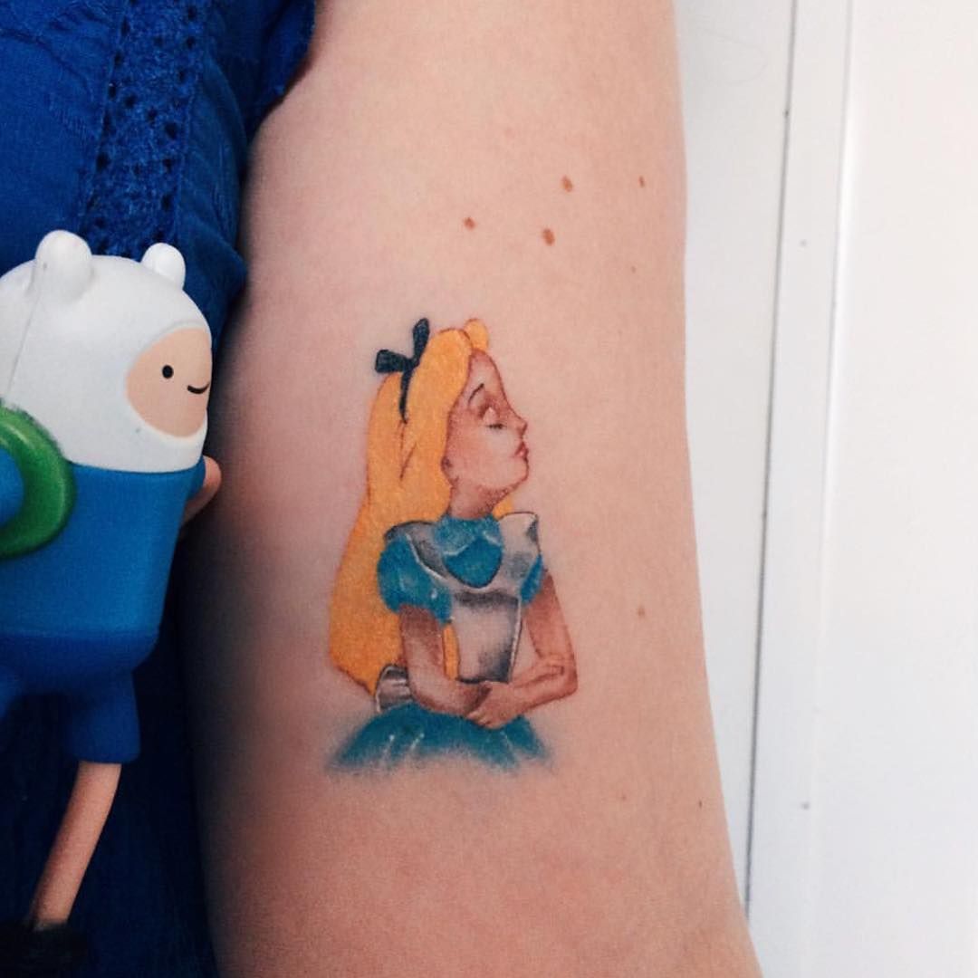 42 Adorable Alice In Wonderland Tattoos Wonderland Tattoo Alice And