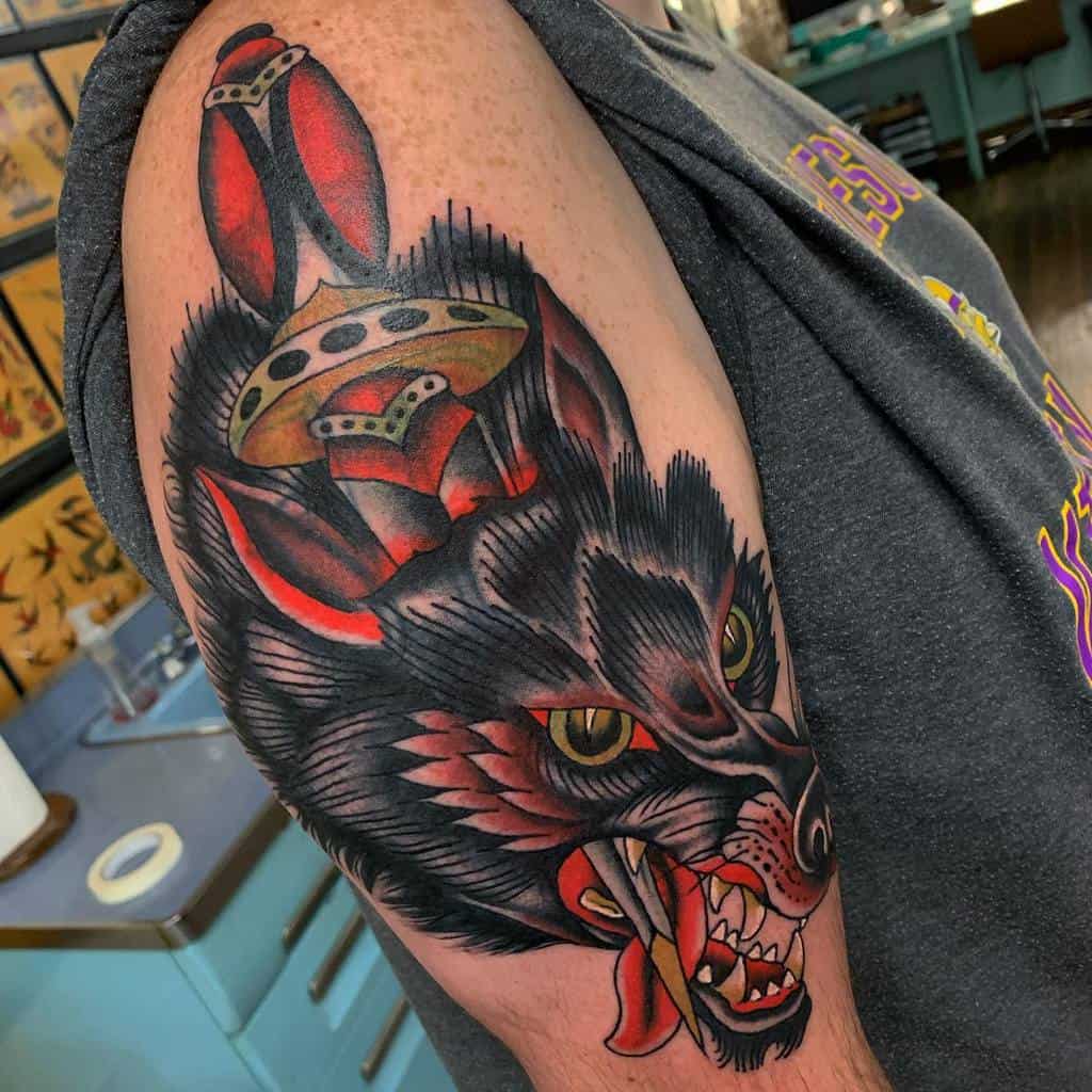 43 Traditional Wolf Tattoo Designs For Men