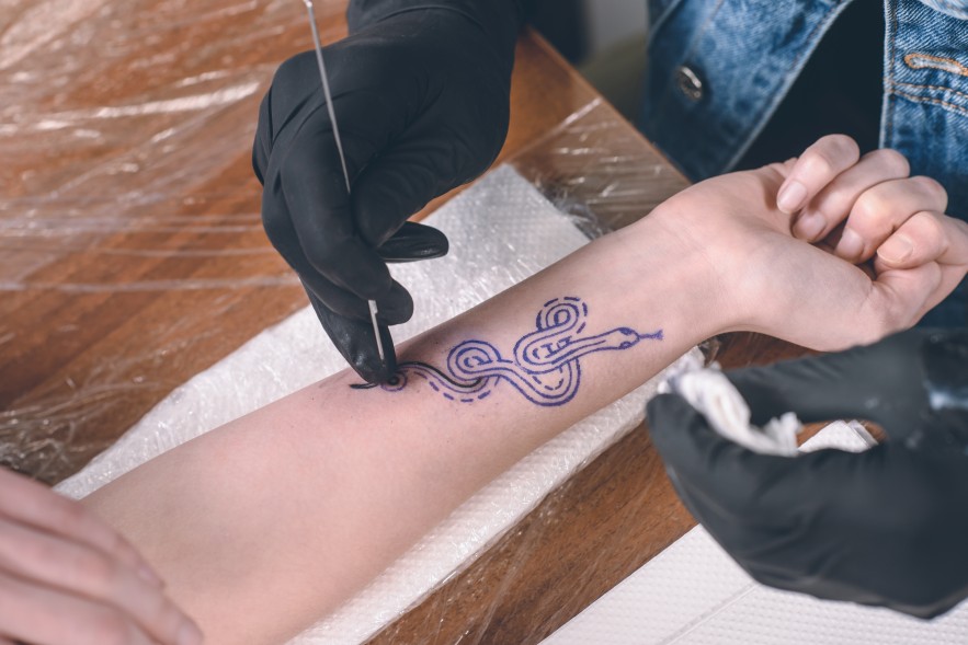 5 Best Stick And Poke Tattoo Kits Reviewed In 2024