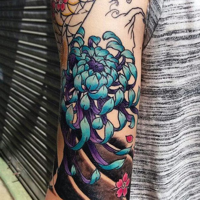 50 Cool Chrysanthemum Tattoo Designs Great Way To Pass Your Message