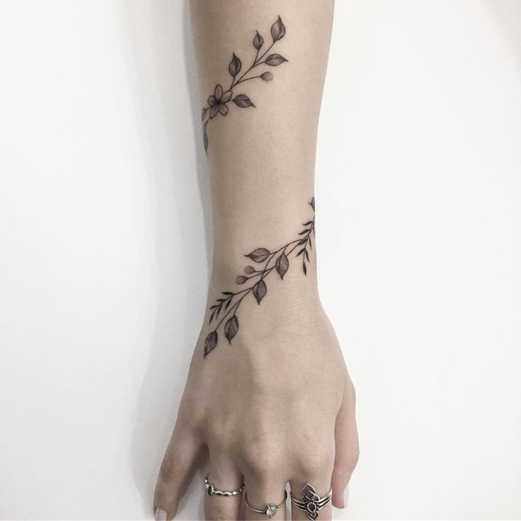 50 Stylish And Significant Bracelet Tattoos For Your Wrist Millions