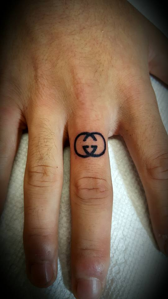 67 Different Finger Tattoo Ideas That Look Great