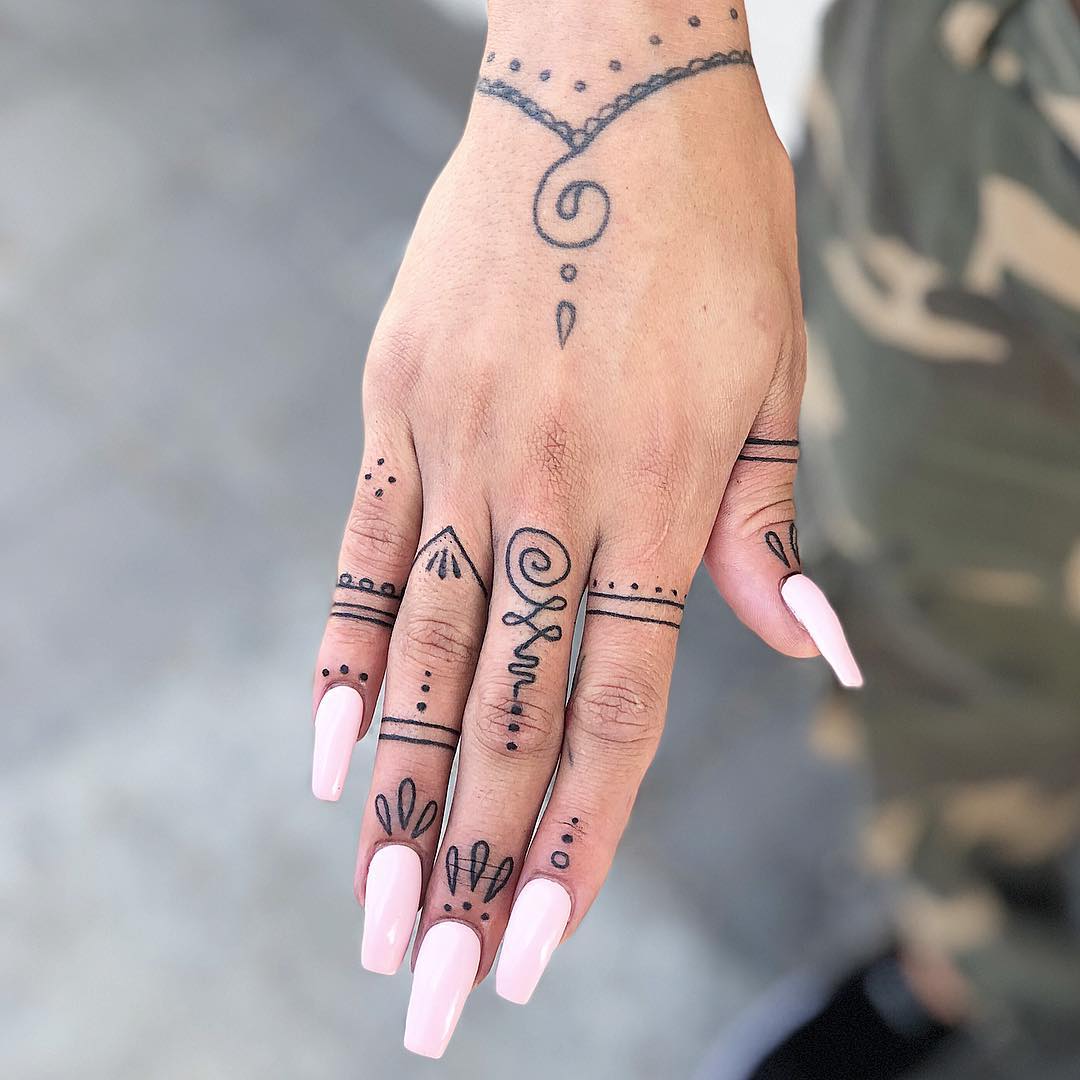 73 Stunning Hand Tattoos For Women Hand Tattoos For Girls Pretty