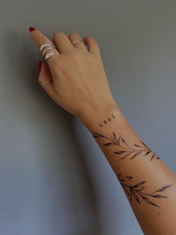 85 Wrist Tattoo Ideas For An Accessory That Doesn T Go Out Of Style Bored Panda