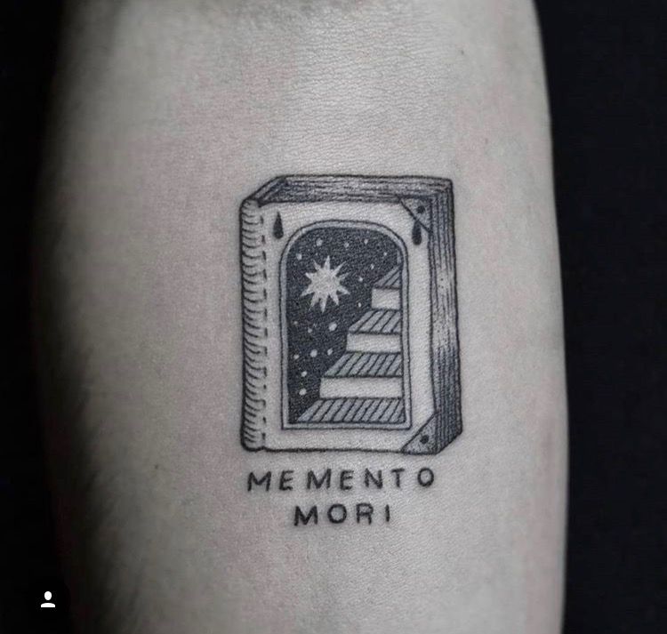 A Black And White Photo Of A Tattoo With The Words Mementoo Mori