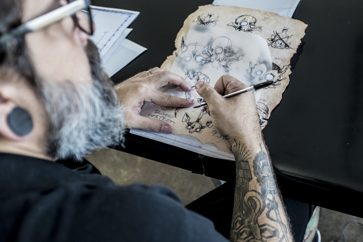 Apprentice Tattoo Artist Tips On Tattoo Apprenticeships How To Find