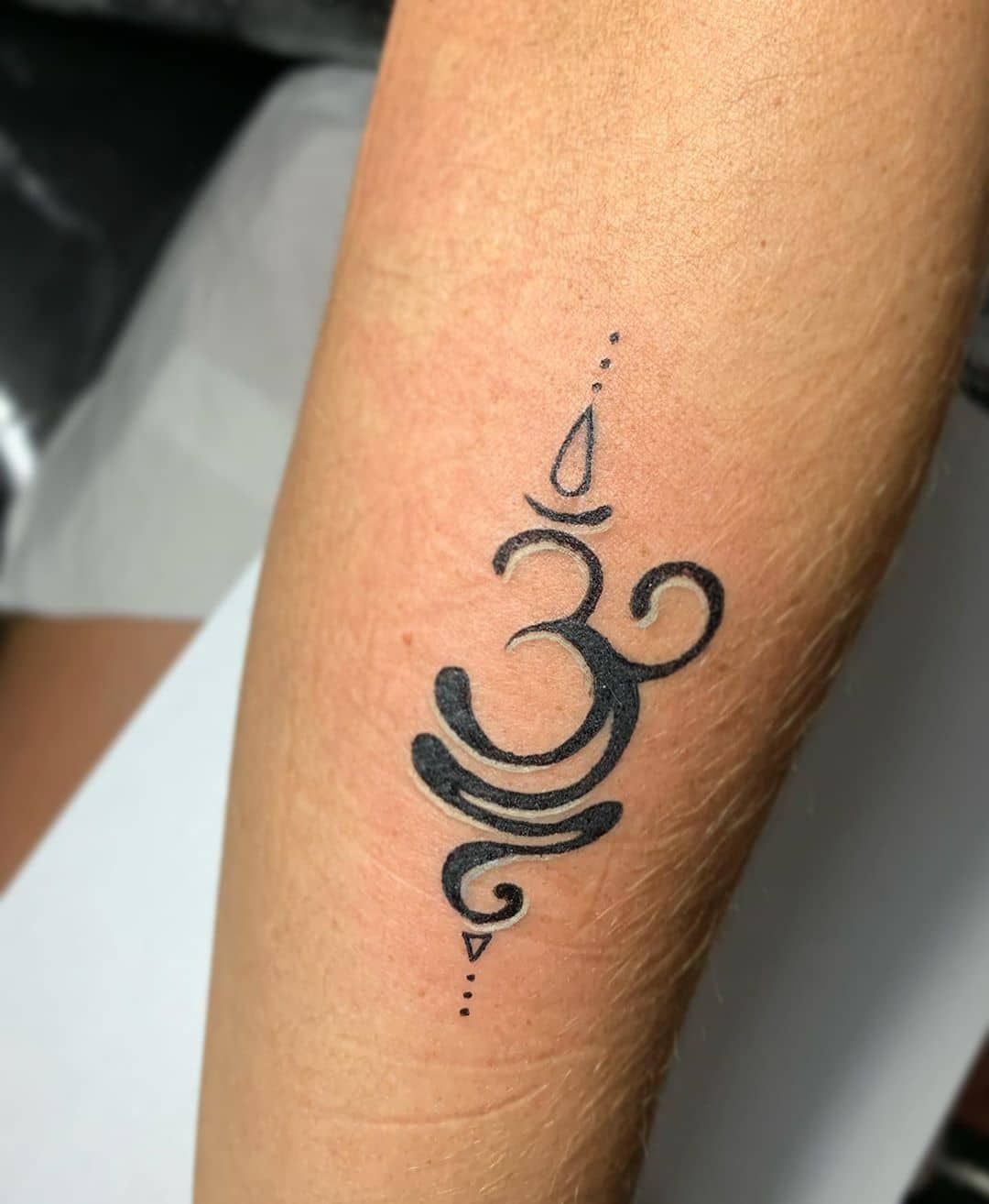 5 Stunning Aquarius Tattoos With Flower Designs