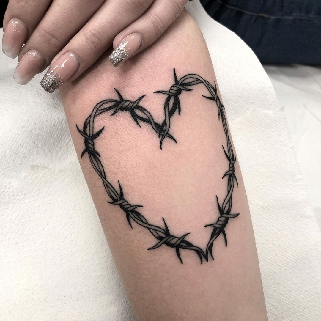 Barbed Wire Heart Tattoo Ideas Tattoo Tattooideas Tatoo Heart Small