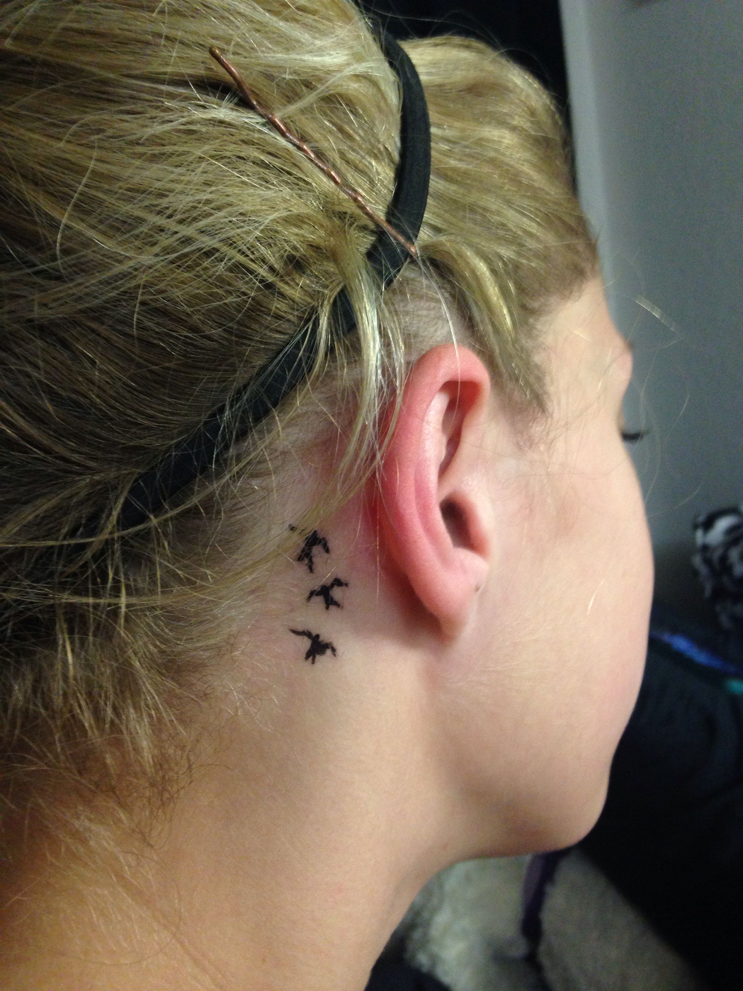 5 Stunning Behind-The-Ear Bird Tattoo Ideas