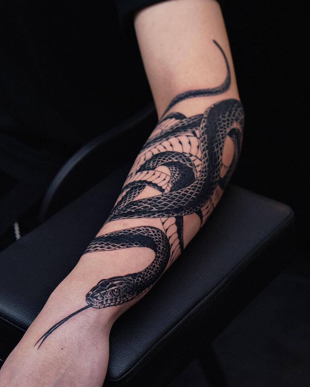 Best Snake Tattoo Artist Tattoo Arm Snake Around Tattoos Cobra Wrapping Designs Tatuagem Bra O