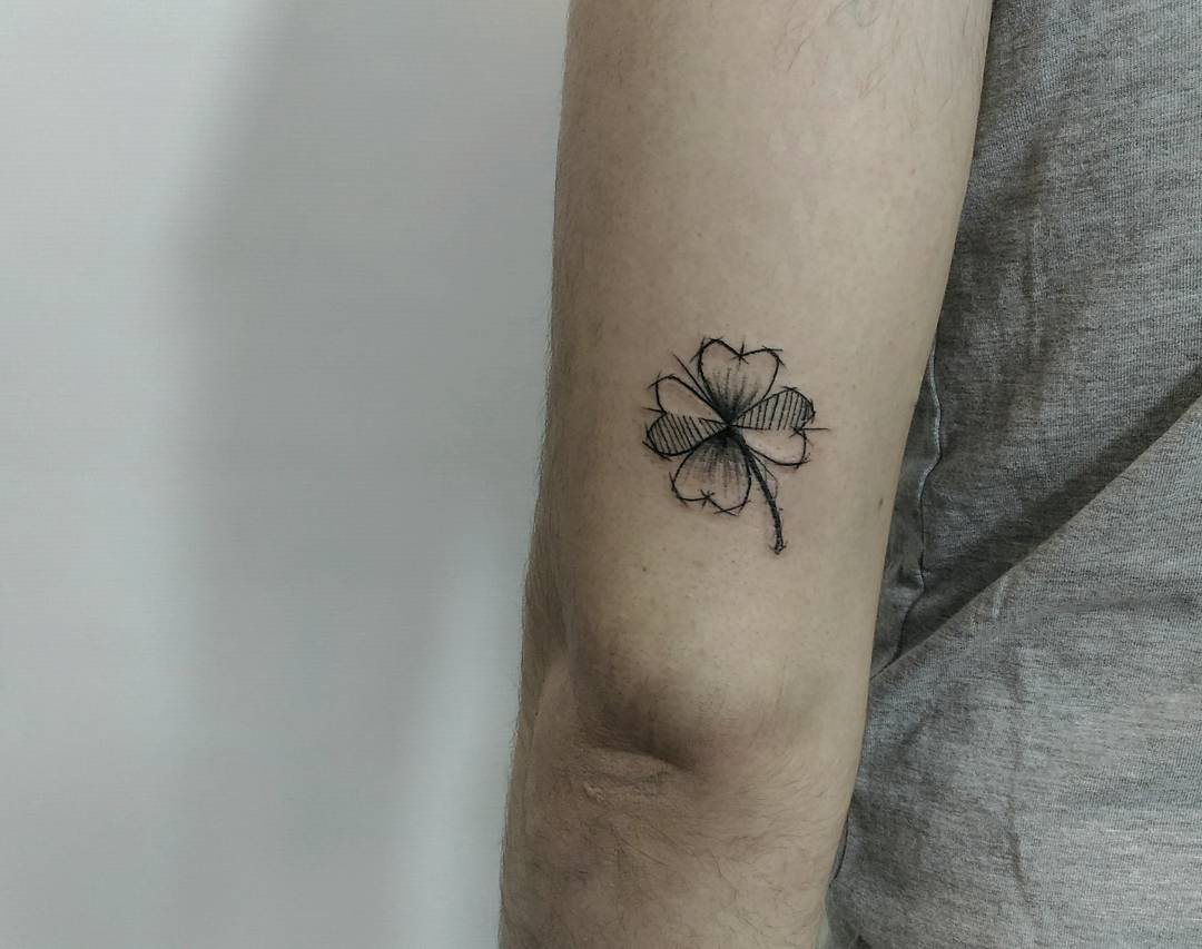 4 Ways to Interpret Black Four Leaf Clover Tattoos