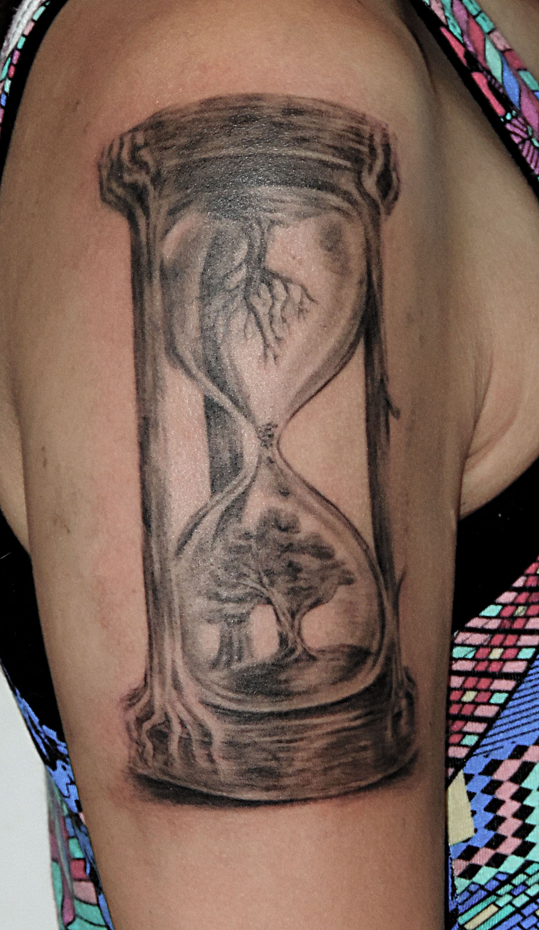 5 Symbolic Meanings Behind Broken Sand Clock Tattoos