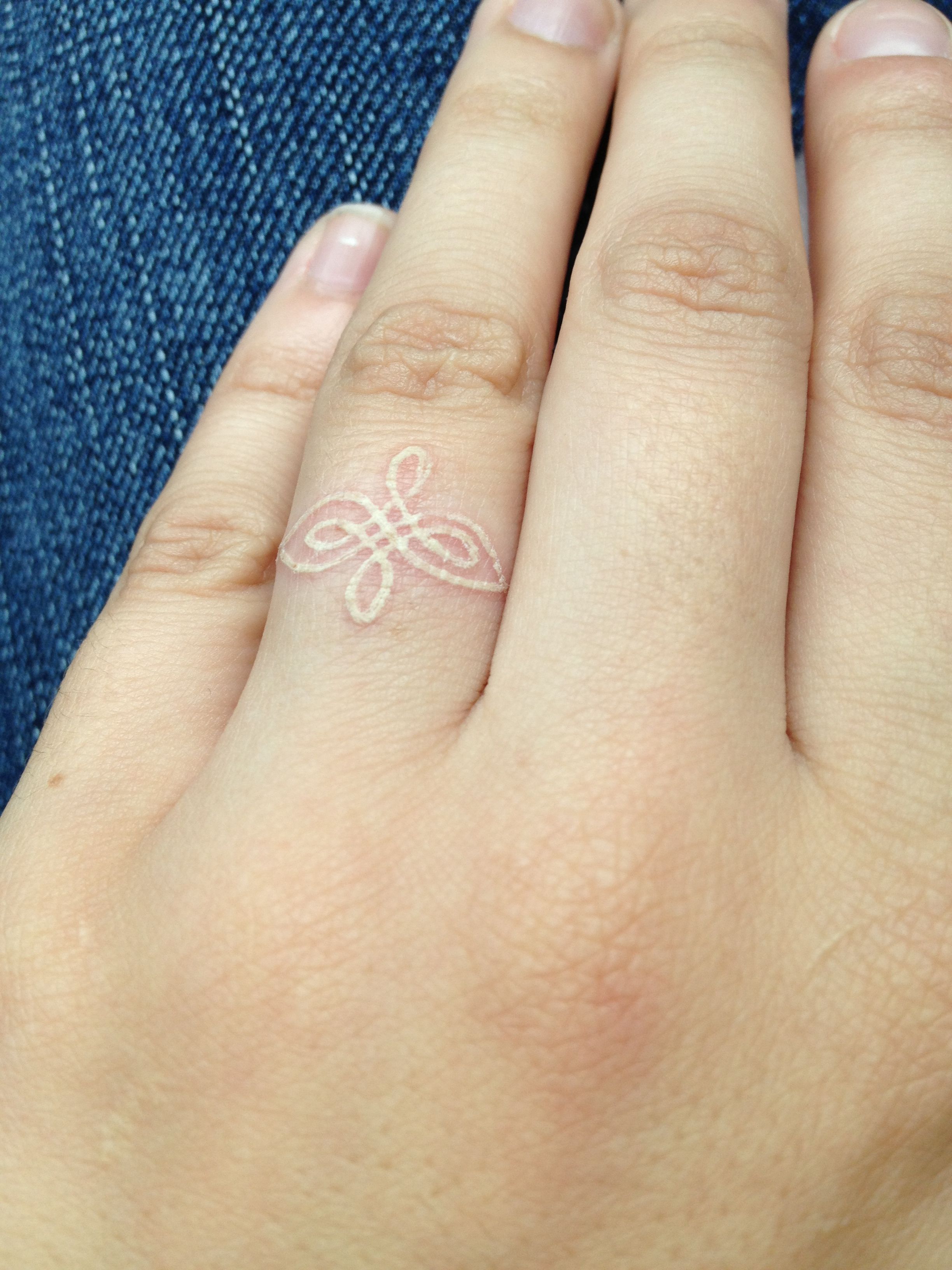 5 Stunning Celtic Knot Ring Tattoo Designs