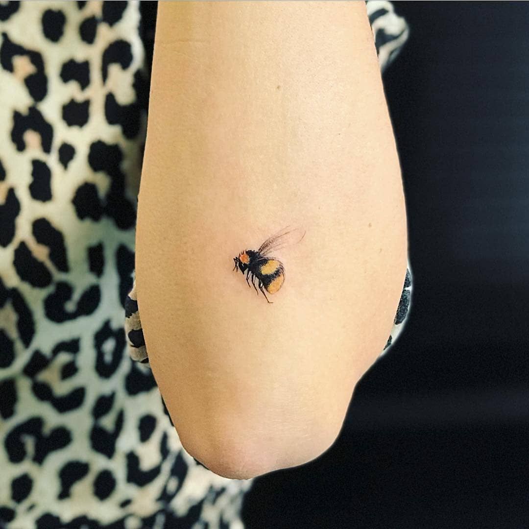 10 Adorable Bumble Bee Tattoo Ideas You'll Love