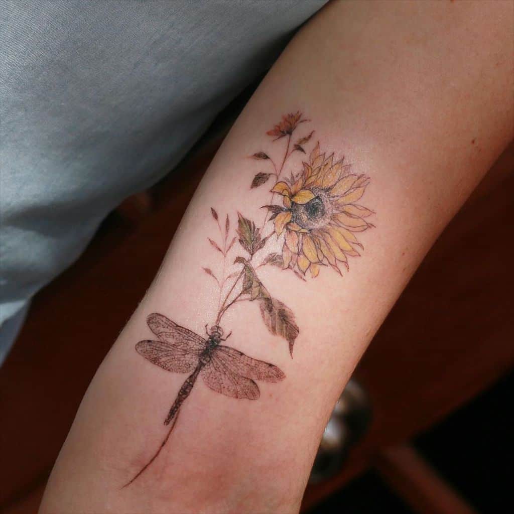 7 Stunning Dragonfly and Flower Tattoo Designs