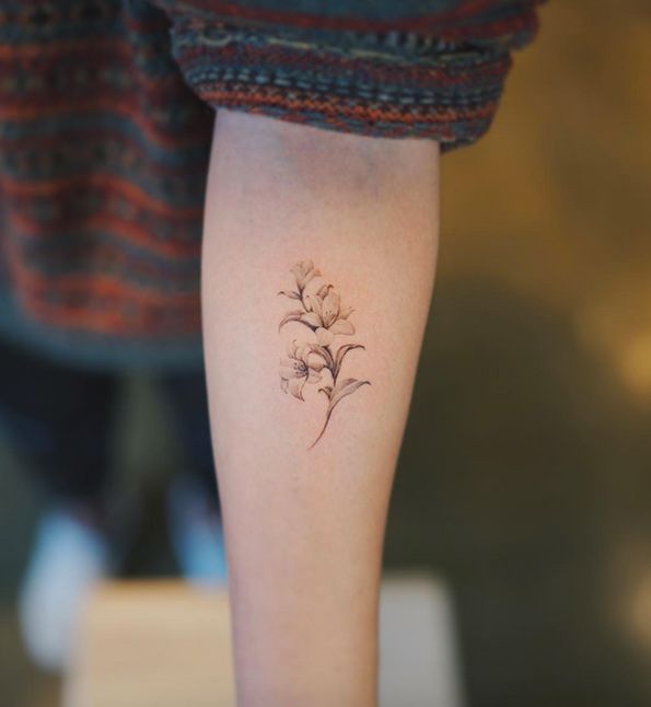 Elegant Florals On Forearm By Nando Elegant Tattoos Lily Tattoo