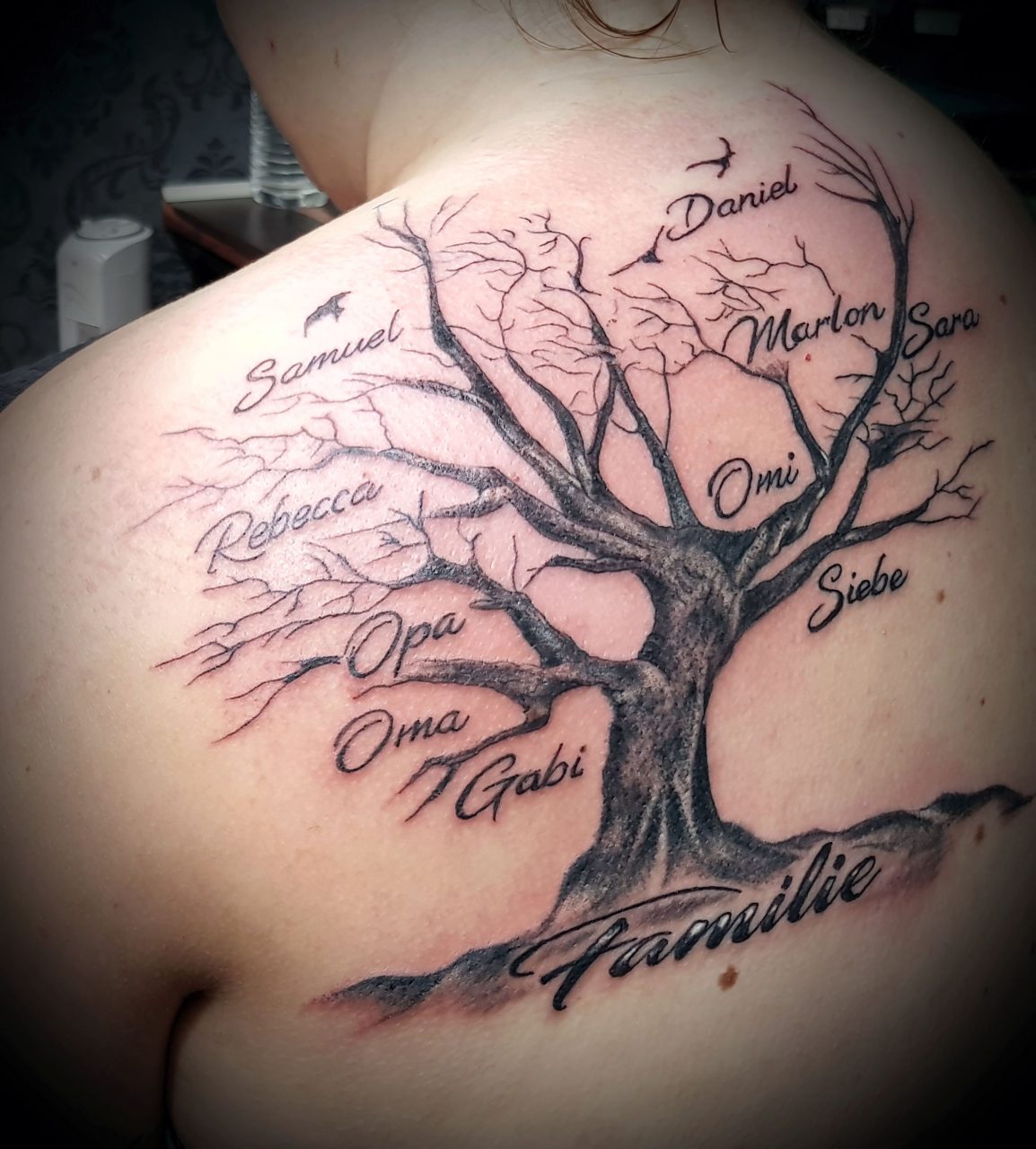 Family Tree Tattoo: Meaningful Name Ideas and Designs