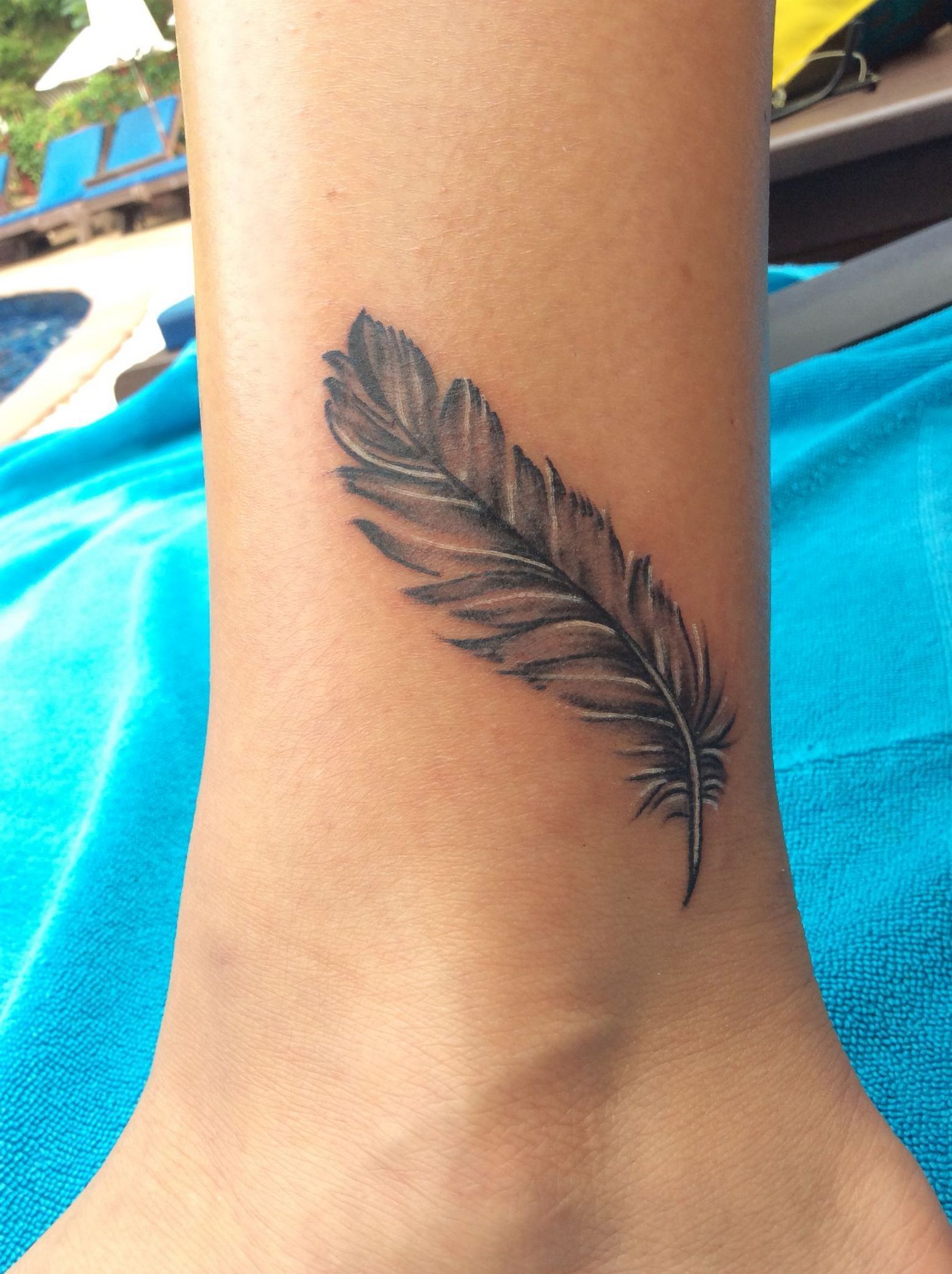 Stunning Feather Tattoo Ideas for Women