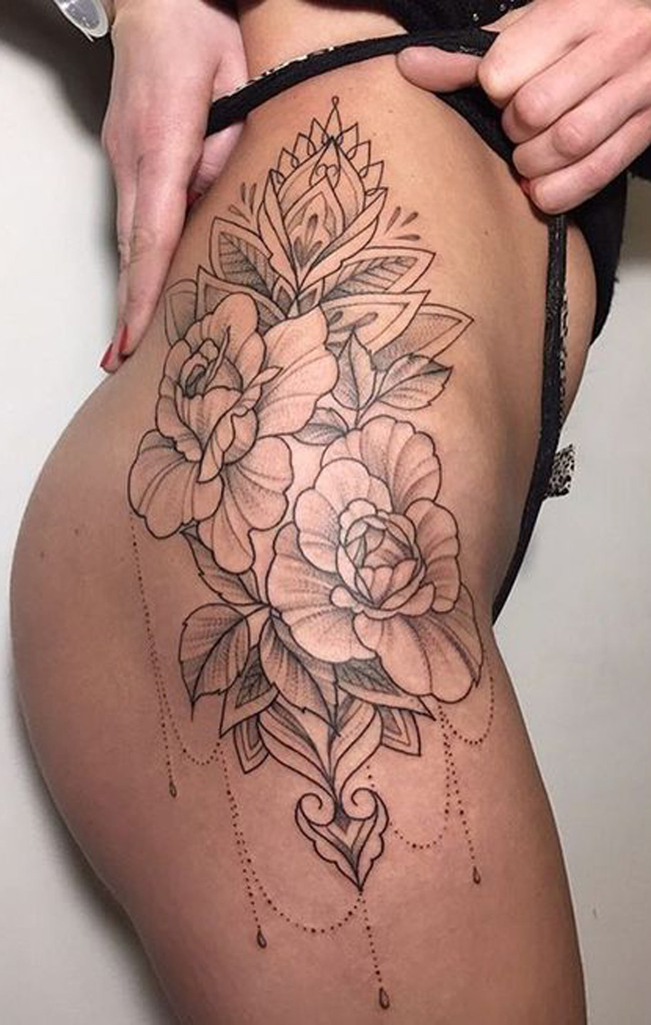 7 Stunning Hip and Thigh Tattoo Ideas for Women