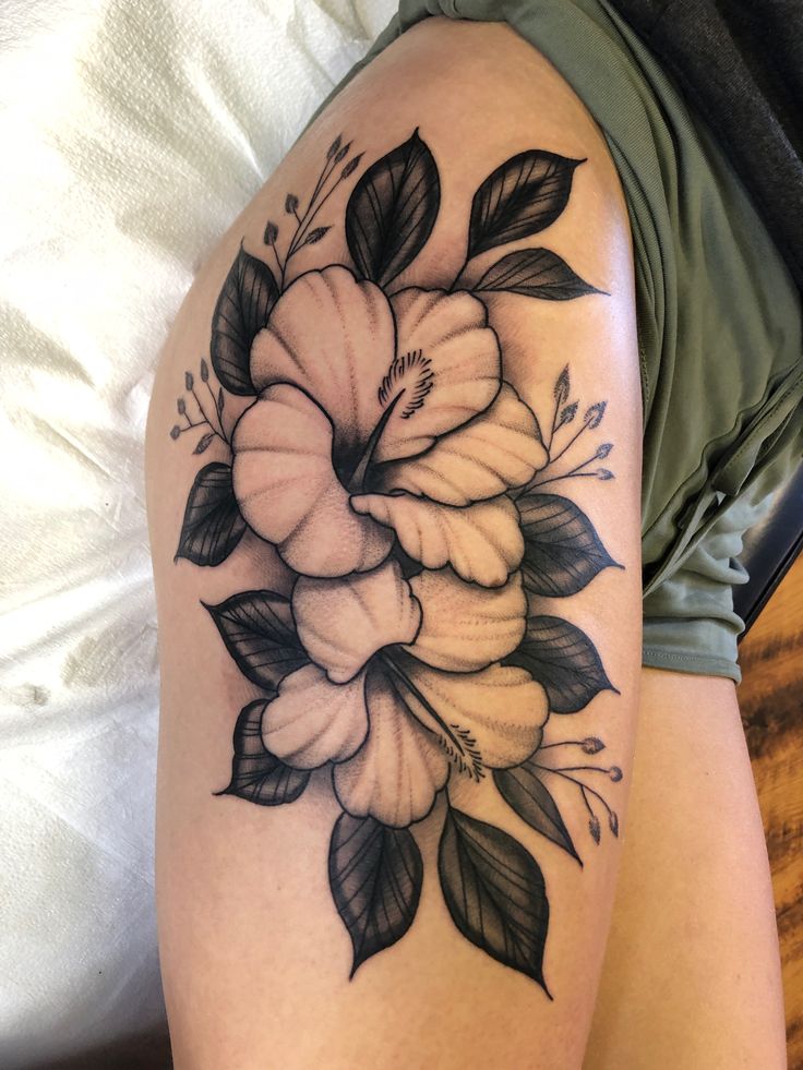 Stunning Flower Tattoo Ideas for Your Thigh