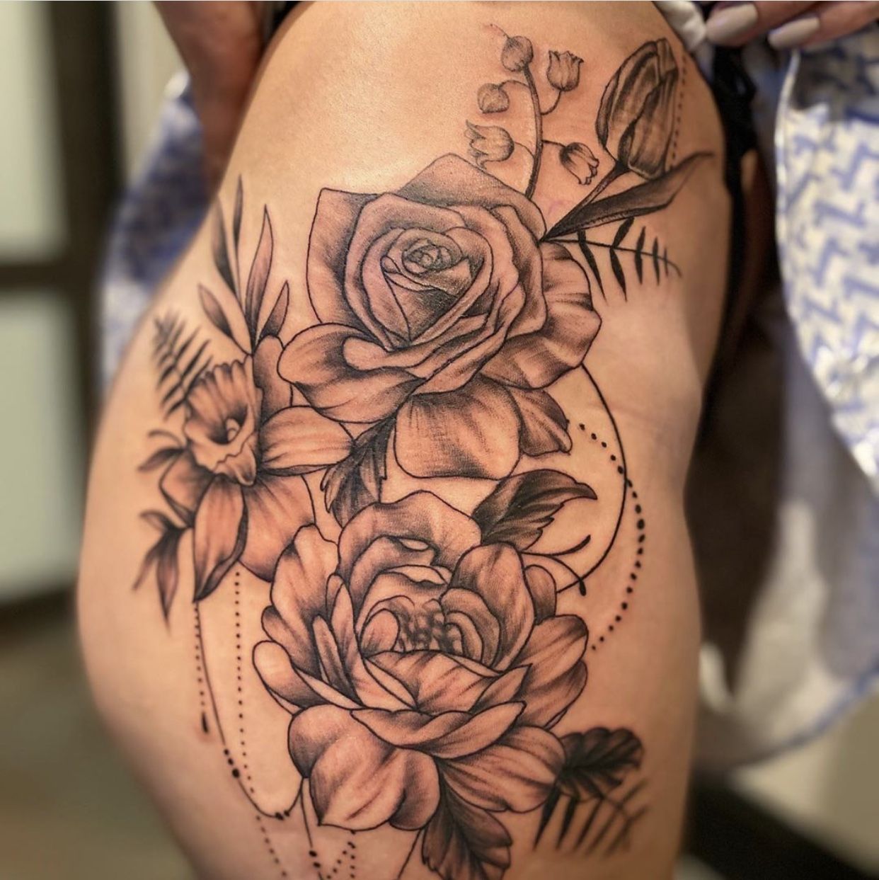 Elegant Flower Tattoo Designs for Your Hip