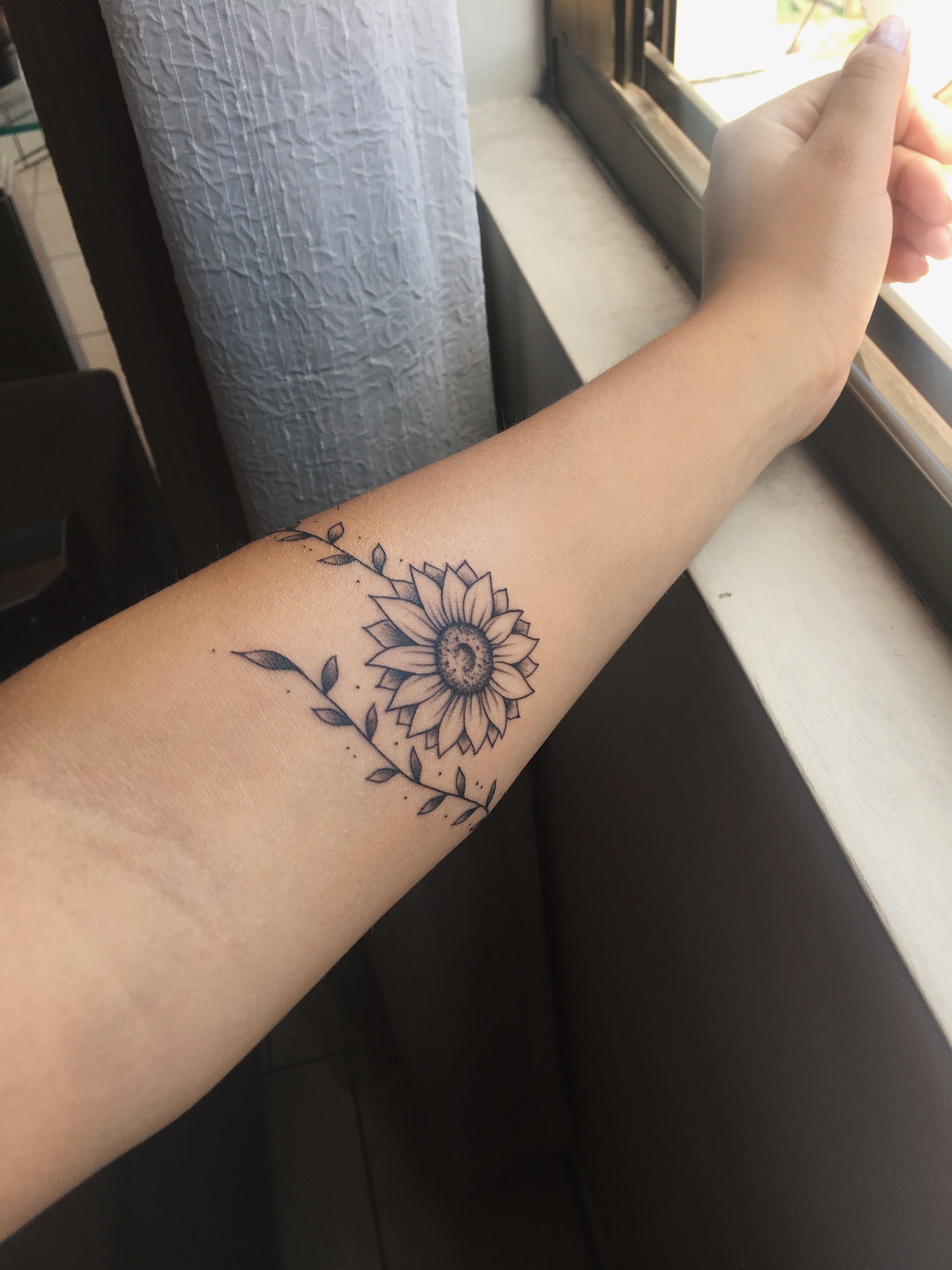 Flowers Name Tattoo Ideas On Arm Flower Tattoos Pinterest Kid