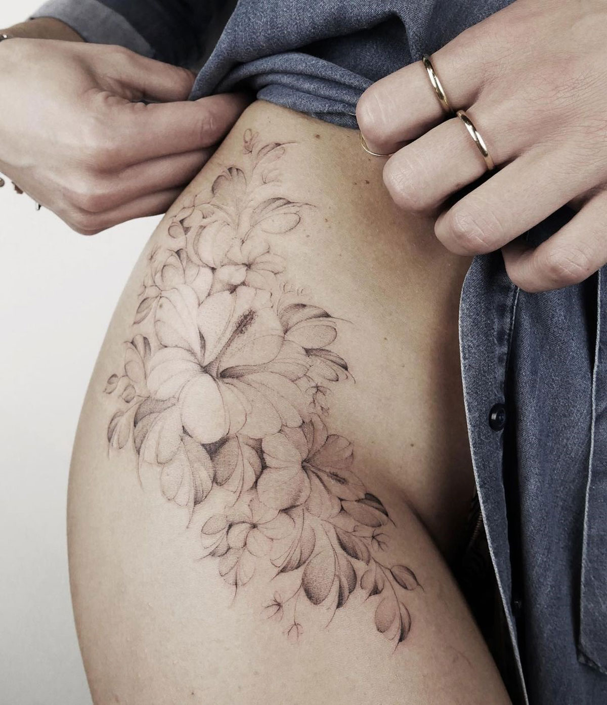 5 Stunning Flowers On Hip Tattoo Ideas