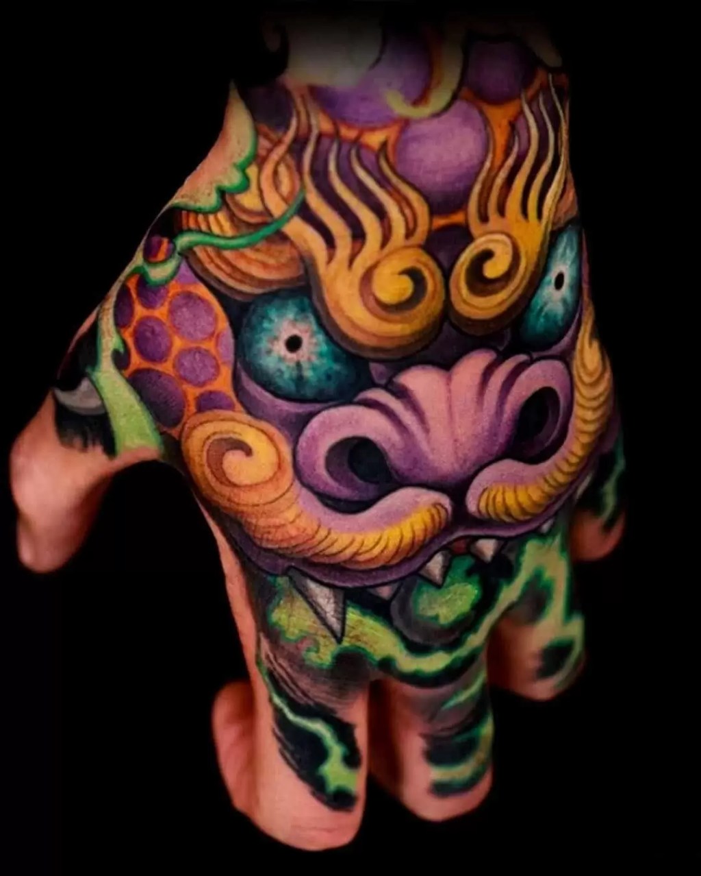 Foo Dog On Hand Tattoo By Diego Tattoonow