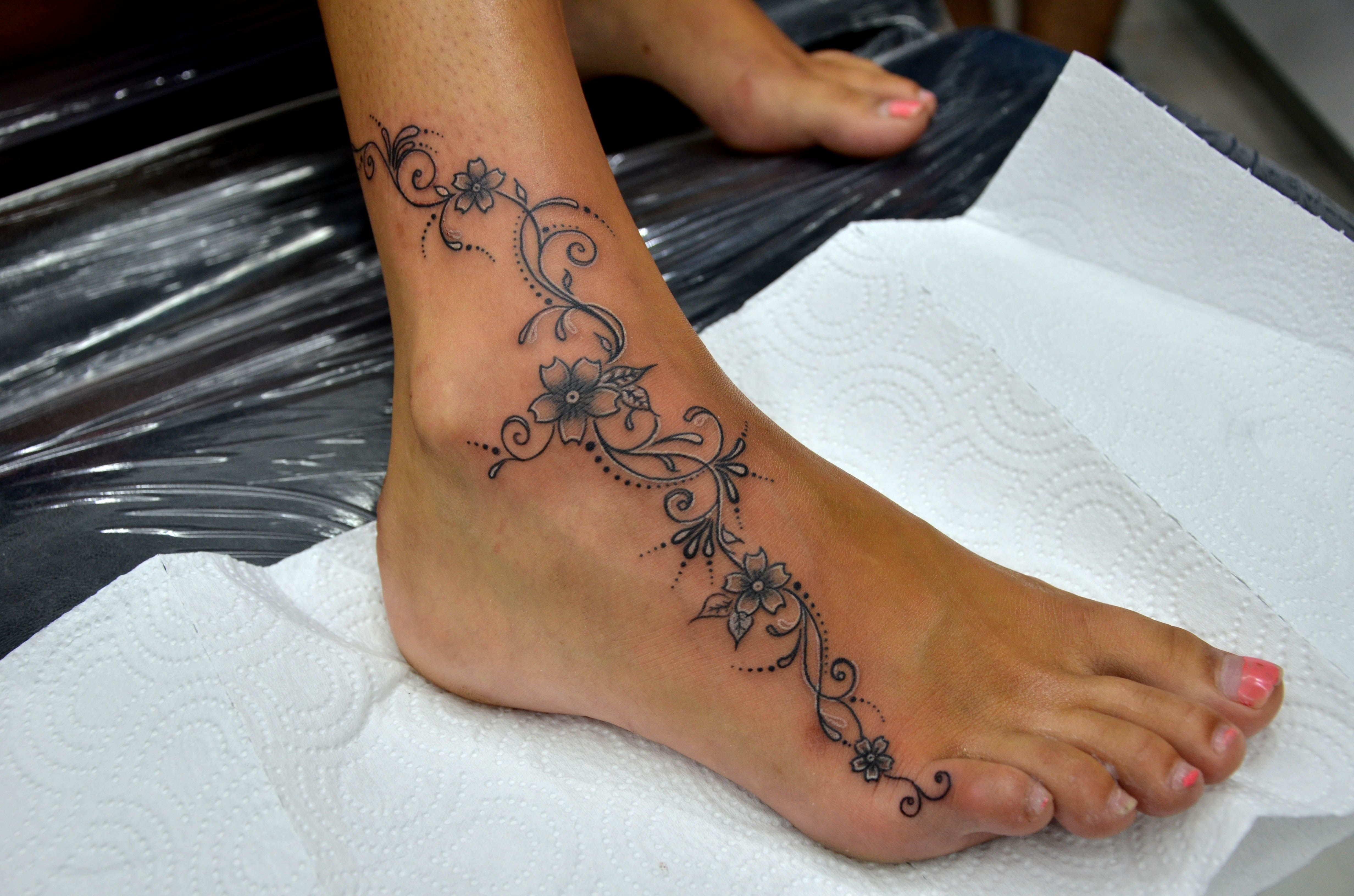 Foot Tattoo Designs For Girls Beautiful Flower Tattoo On Foot