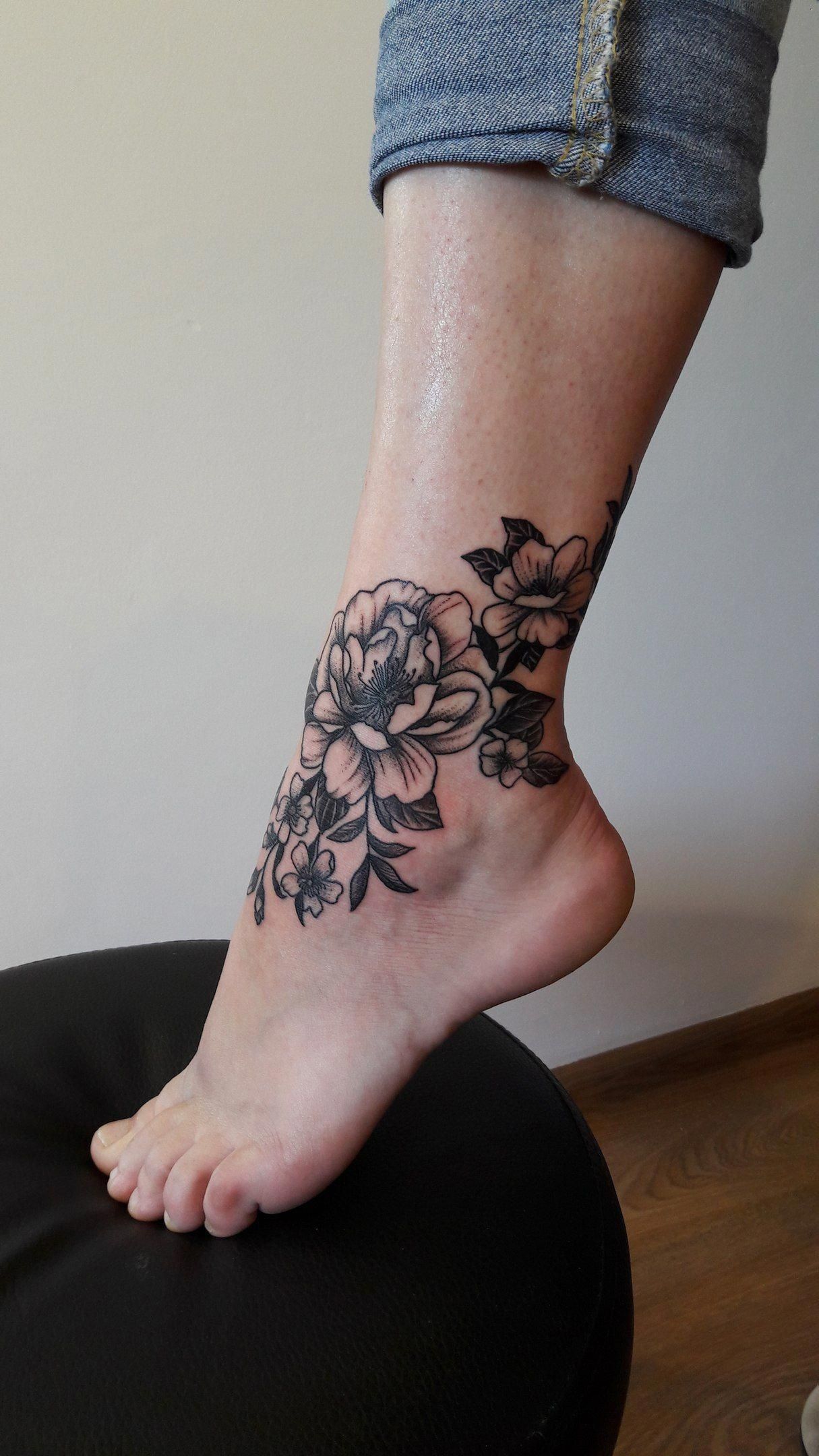 25 Unique Foot Tattoo Ideas for Women 2023