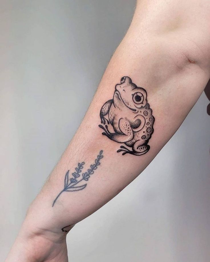 Frog And Toad Tattoos All Things Tattoo Frog Tattoos Dope Tattoos