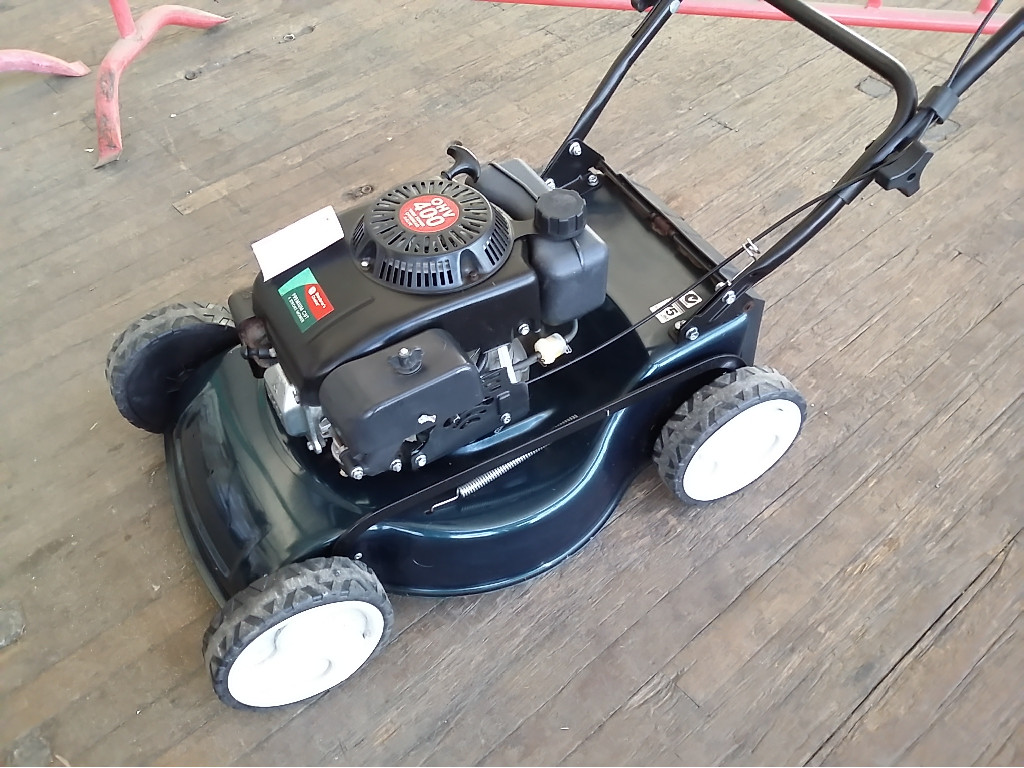 Gardeners Choice Ohv400 4 Stroke Lawn Mower Excellent Condition For Sale In Summer Hill New