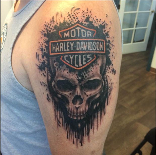 Harley Davidson And Skull Tattoo On A Man S Back Harley Davidson Crafts