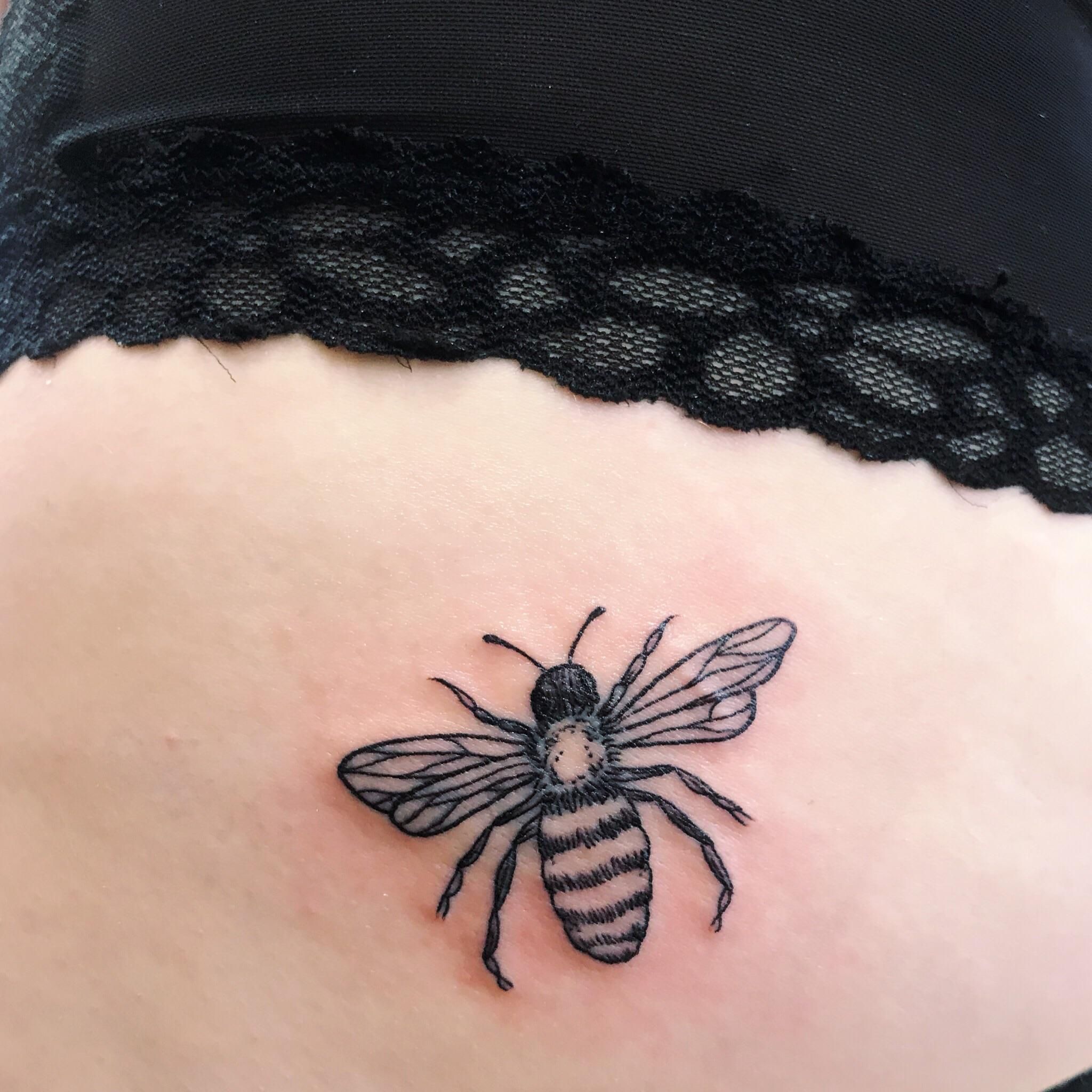 Honey Bee Tattoo Realistic Honey Bee Tattoos Temporary Tattoo Fake Tattoos Etsy Honey Bee