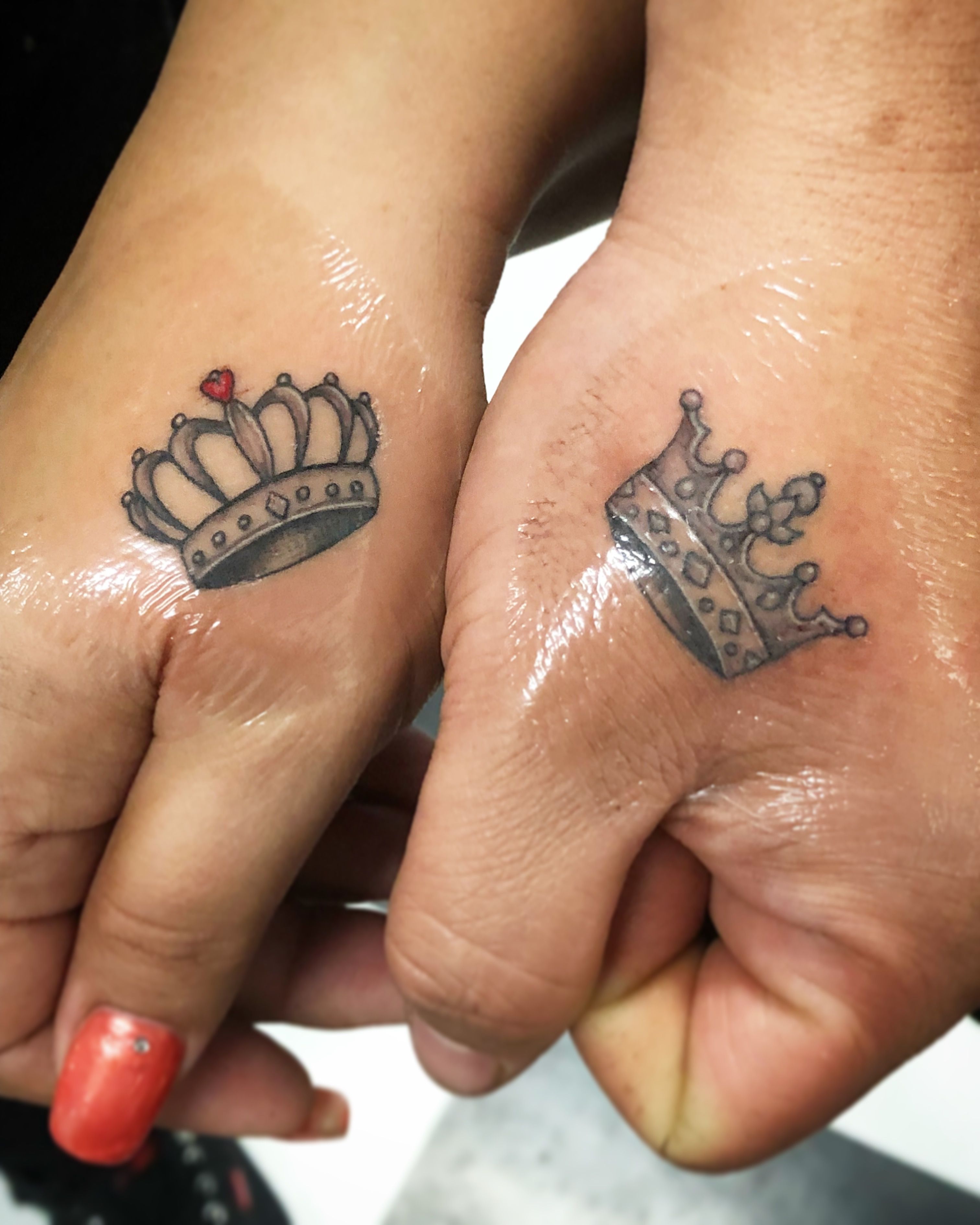 5 Regal King and Queen Hand Tattoo Designs